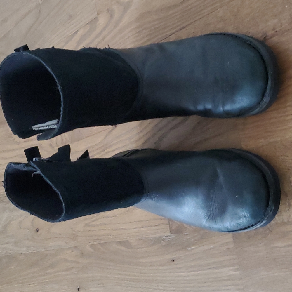 UGG Little Girls boots 👢